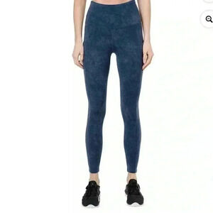 Tuff Athletics medium high rise blue camouflage leggings with side pockets. VGUC